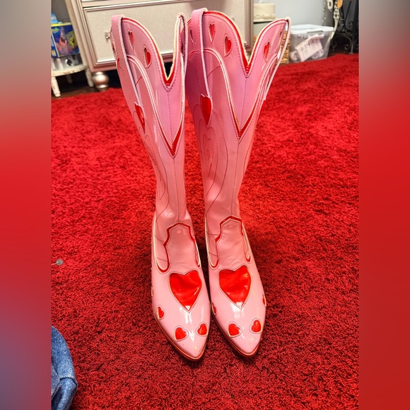 YRU Shoes - Pink Heart-Embellished Women's Boots